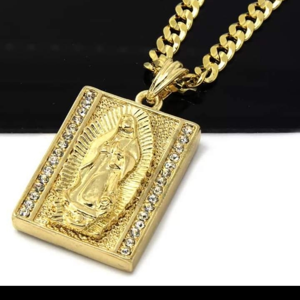 Gold cuban linkchain 22' with Virgin Mary pendant